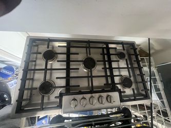 Bosch 800 Series 36” 5-Burner Stainless Steel Gas Cooktop – NGM8655UC