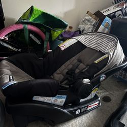 Graco Snugride 30 Infant Car Seat & Base 