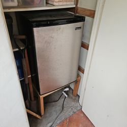 Magic Chef Mini Fridge