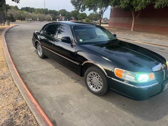 Lincoln town car