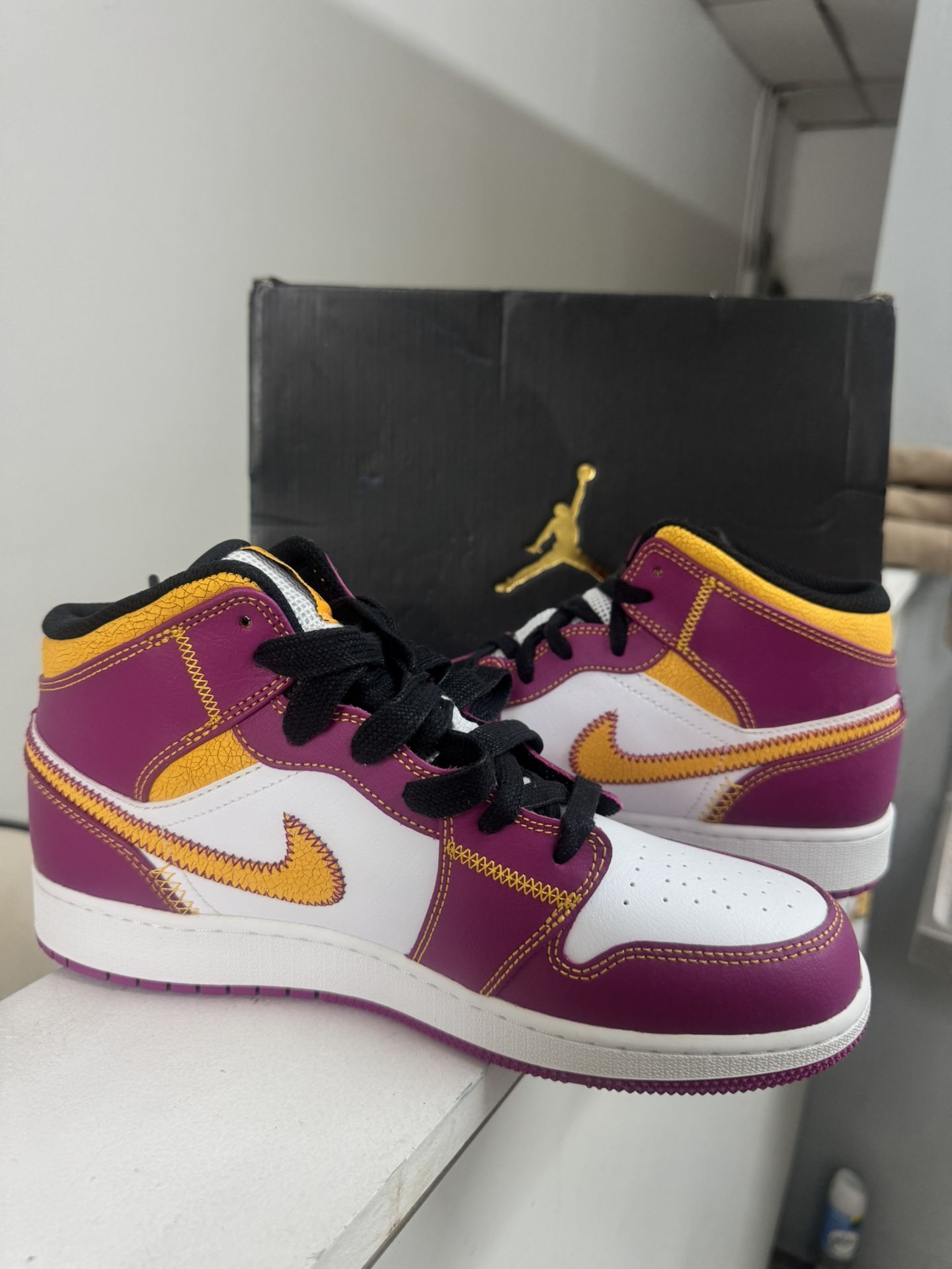 JORDAN 1 MID Día De Muertos
