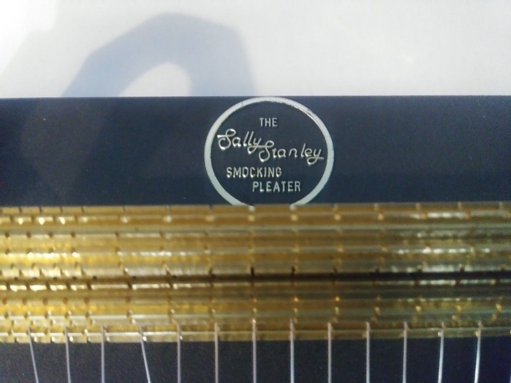 SALLY STANLEY SMOCKING PLEATER W/ POWER MOTOR DRIVE