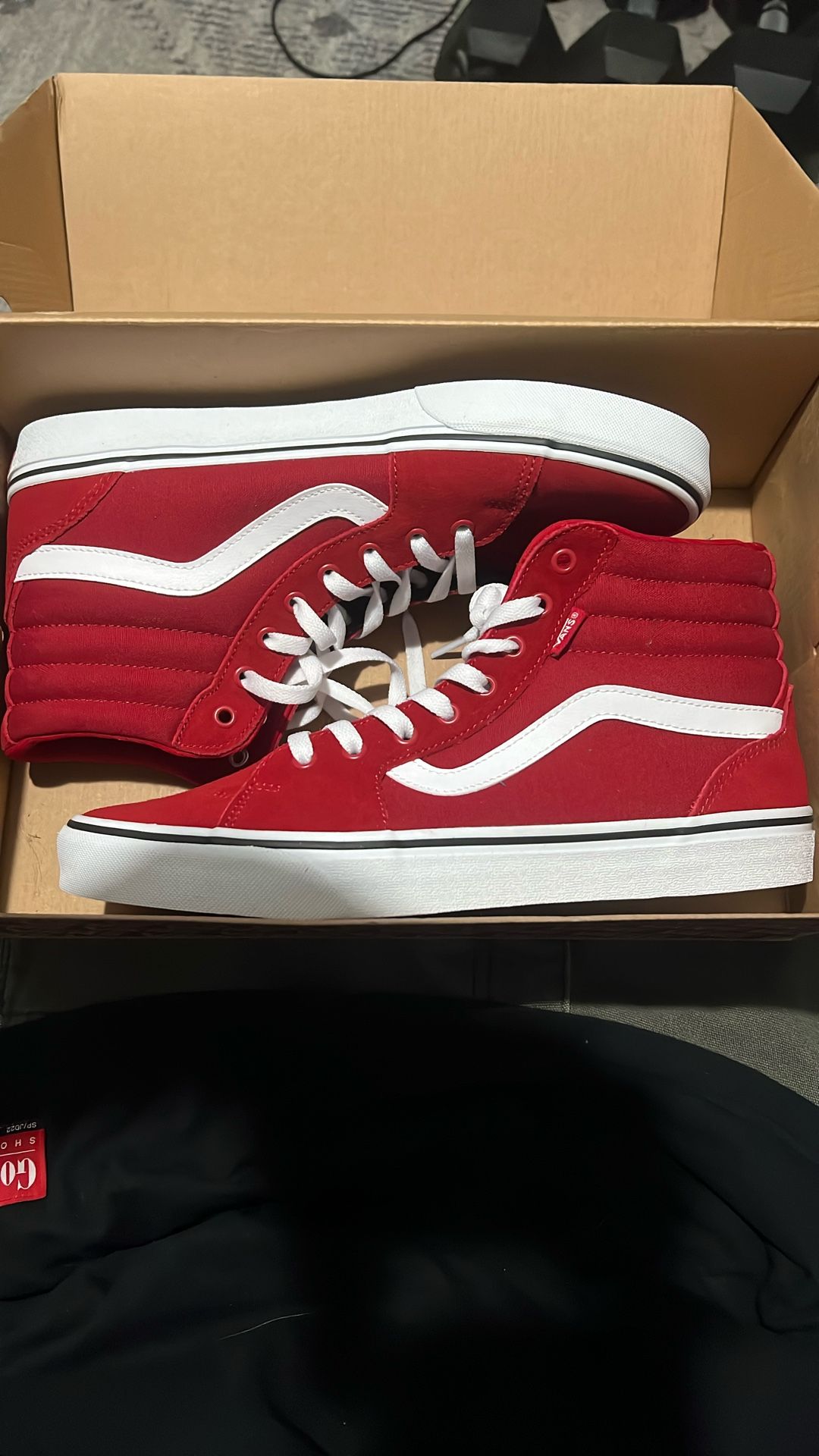 Size 10.5 Men’s new red high tops