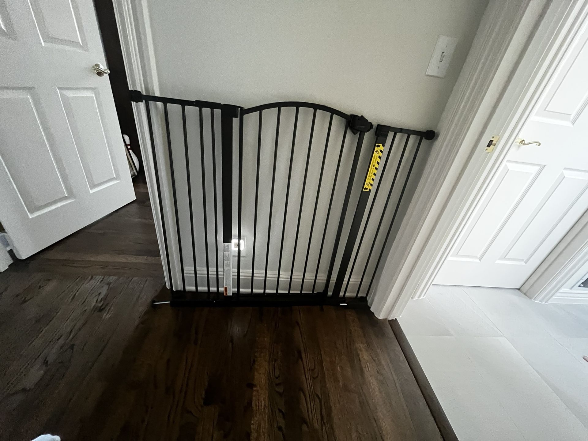 Regale Extra Wide Gate