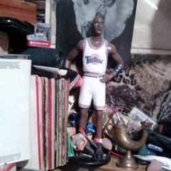 Michael  Jordan Statue  2 Ft  Tall With Bugs Bunny  Jersey.