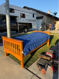 Twin bed