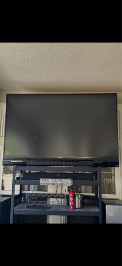 Great Condition Mitsubishi 73 inch DLP TV