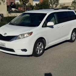 2012 Toyota Sienna