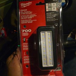 M12 Service & Repair Flood Light w/ USB Charging 700 Lumens