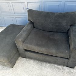 Living spaces Chair And 1/2 W Ottoman 