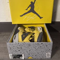 jordan 4 lightning fr the low size 12.5 fits like a 11.5-12