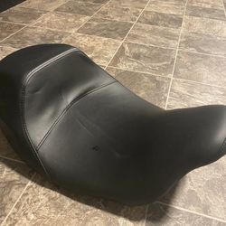 Harley Road Glide Seat 2022