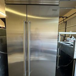 Sub Zero 42" side by side Stainless Steel High-end, Modern Look Refrigerator/Freezer
