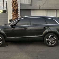 2008 Audi Q7 Para más detalle comunicarse a (contact info removed)