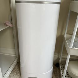 Munchkin Baby Trash Can 