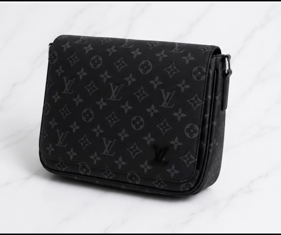 LV MESSENGER BAG