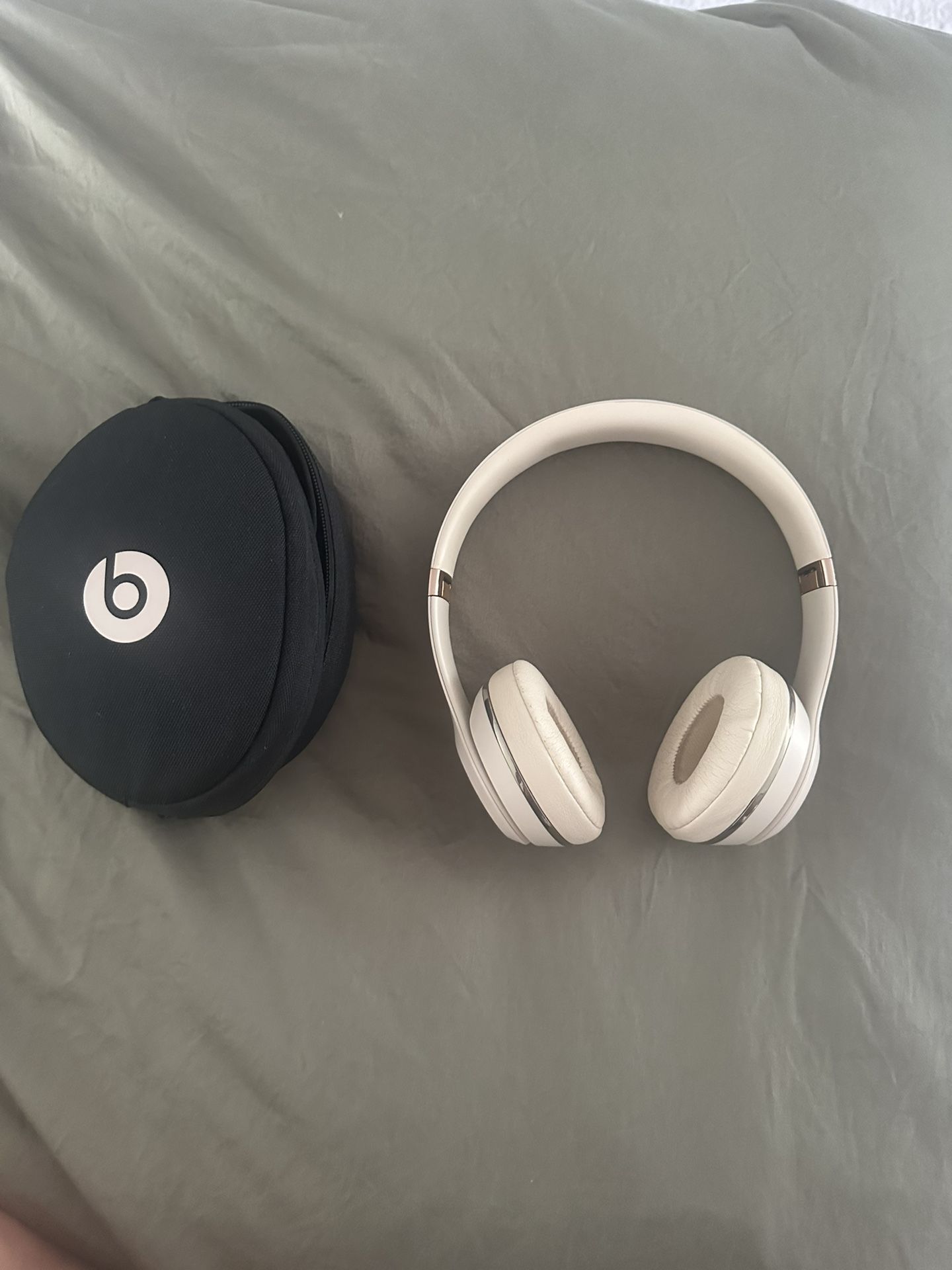 Beats Solo Rose Gold
