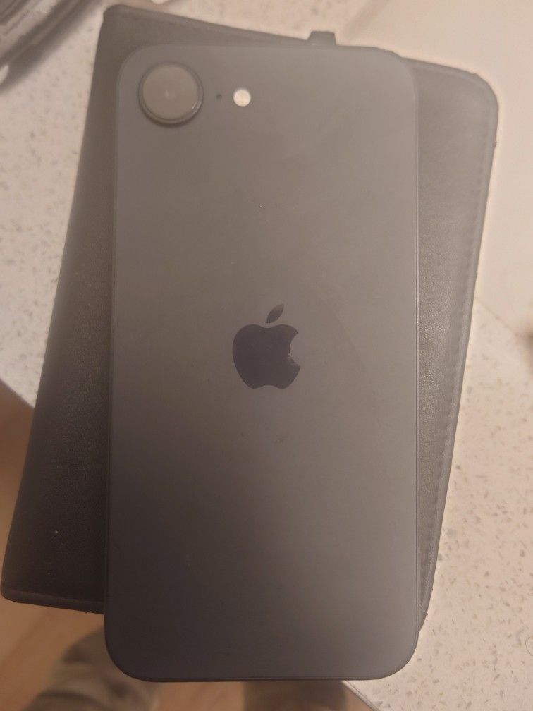 I Phone 16e