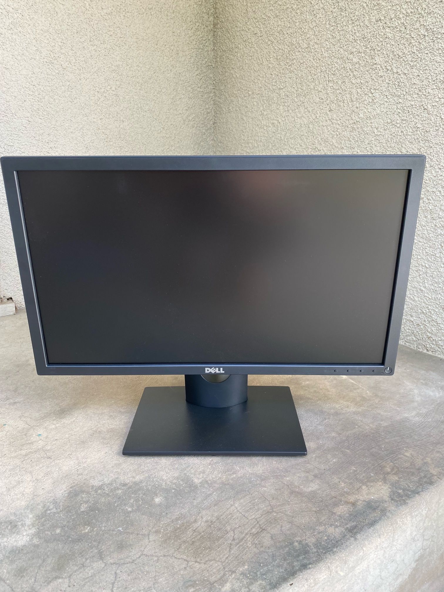22 inch DEll LED with Display port and VGA