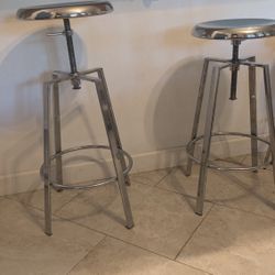 4 Metal Bar Or counter Stools