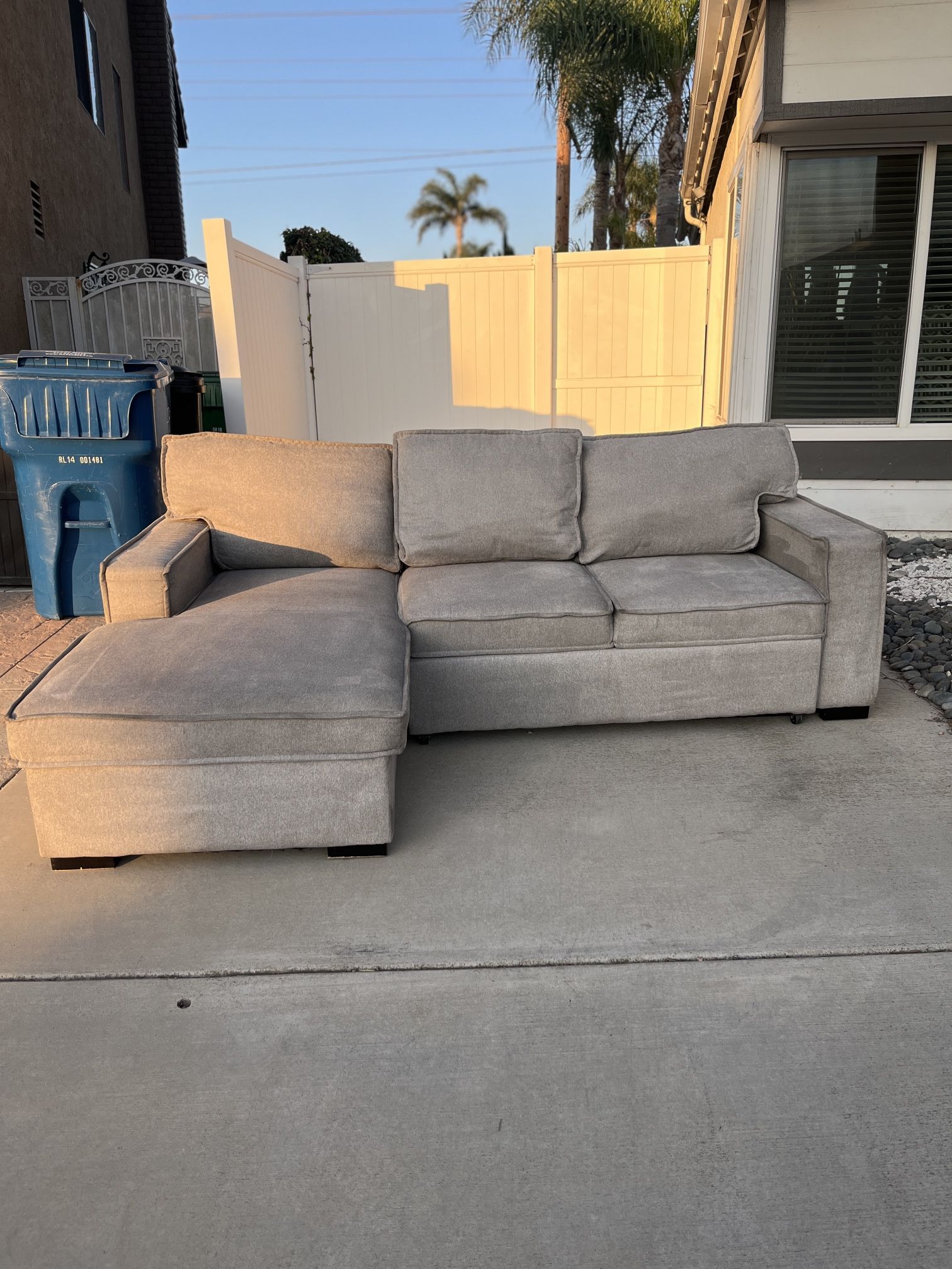 Bobs furniture sectional couch with pull out futon(Free Delivery 🚚)