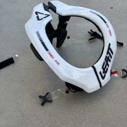 LEATT NECK BRACE SMALL/ MEDIUM
