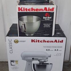Kitchenaid mixer plus extras