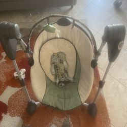 Graco Slim Spaces Compact Baby Swing