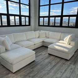 White 8 Piece Modular Sectional Couch (FREE DELIVERY 🚚)