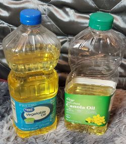 Great Value Vegetable Oil & Kroger Canola Oil Bundle
