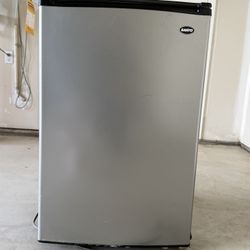 Mini Refrigerator 