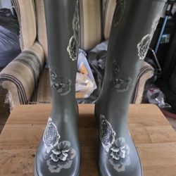 Rongee Women Rain Boot Size 9