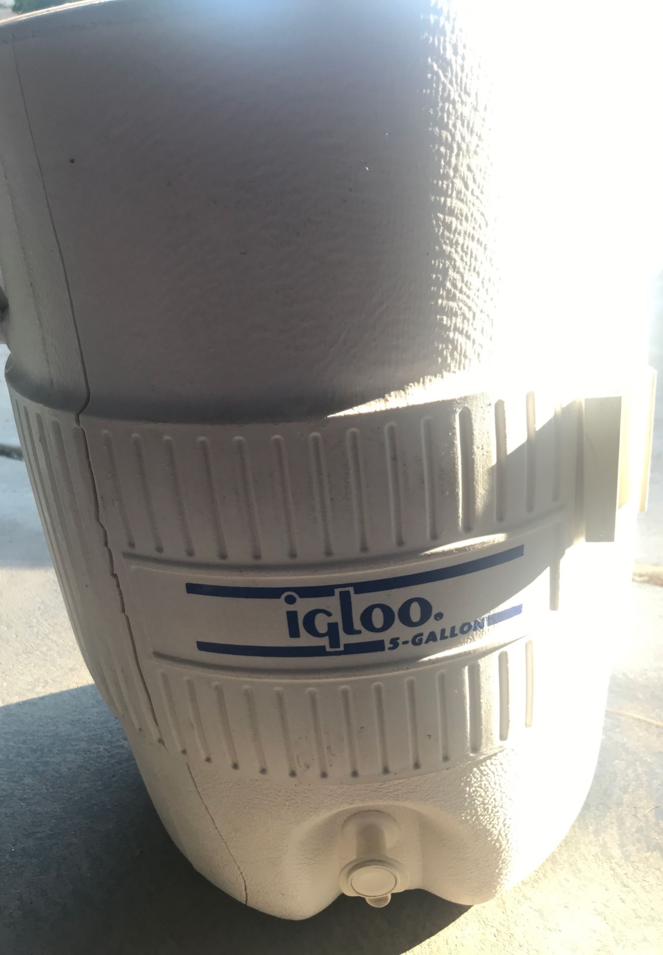 Igloo 5gal water jug