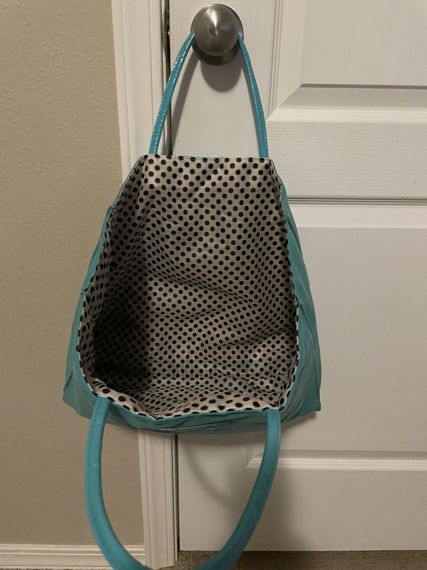 Bag with polka dots inside. Pre-Owned. teal color Sp-Bolsa-Color Azulado