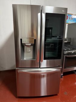 LG 3-door refrigerator in very good condition with water and ice dispenser working perfectly. Dimensions: 35 3/4 (W) x 34 7/8 (D) x 69 (H). Home deliv