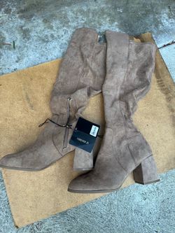 Forever 21 Womens Suede Boots 3” Heel Size 8)