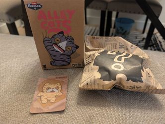Alley Cats Fuggler keychain -Stinkface
