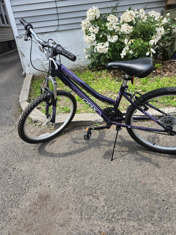 24 Mountains Bike 🏍 In Good Condition Pick Up In Bridgeport