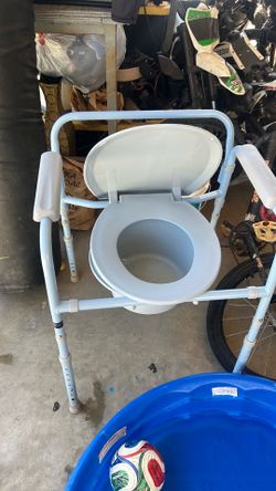 Handicap potty chair