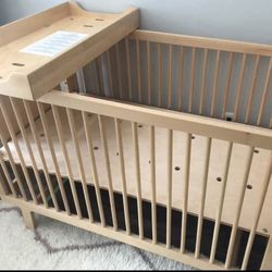 Oeuf Sparrow Crib & Changing Table - birch