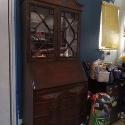 Decrstary Desckfour Drawers,One Pull Down and A hutch Cabnit