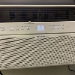 Window Smart  Air Conditioner Toshiba Comes With A Remote 