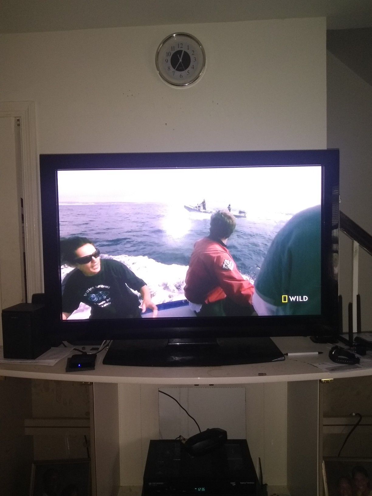 Emerson 46 " hdtv w/ remote