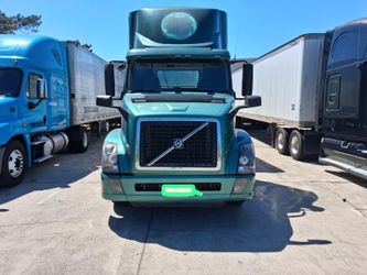 2016 Volvo truck with 40ft aluminum trailer