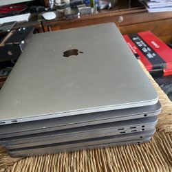 (4) MacBook Pro 2017-18 AS IS