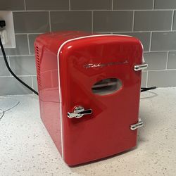 Mini fridge cooler