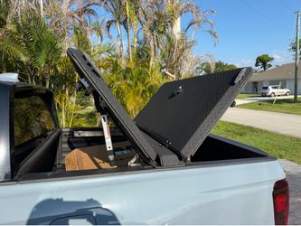 Diamondback Covers DiamondBack SE for ’17-up Honda Ridgeline 5'4" bed Color: Rugged Black Anchor Cleats: Preinstalled