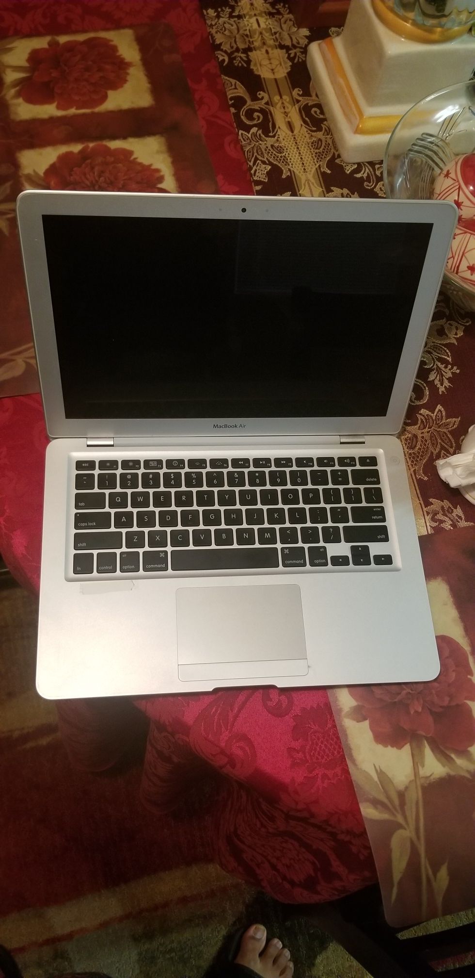 I don't know the history of this computer, I don't know if it turns on or not. because it does not have a battery or hard disk for parts oh repair
