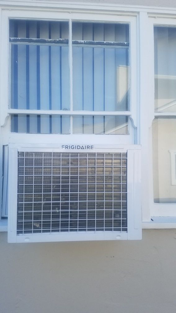 Frigidaire window mount air conditioner (15000 btu, 850sq ft)