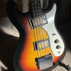 1975 Univox Hi-Flyer Vintage Bass Guitar